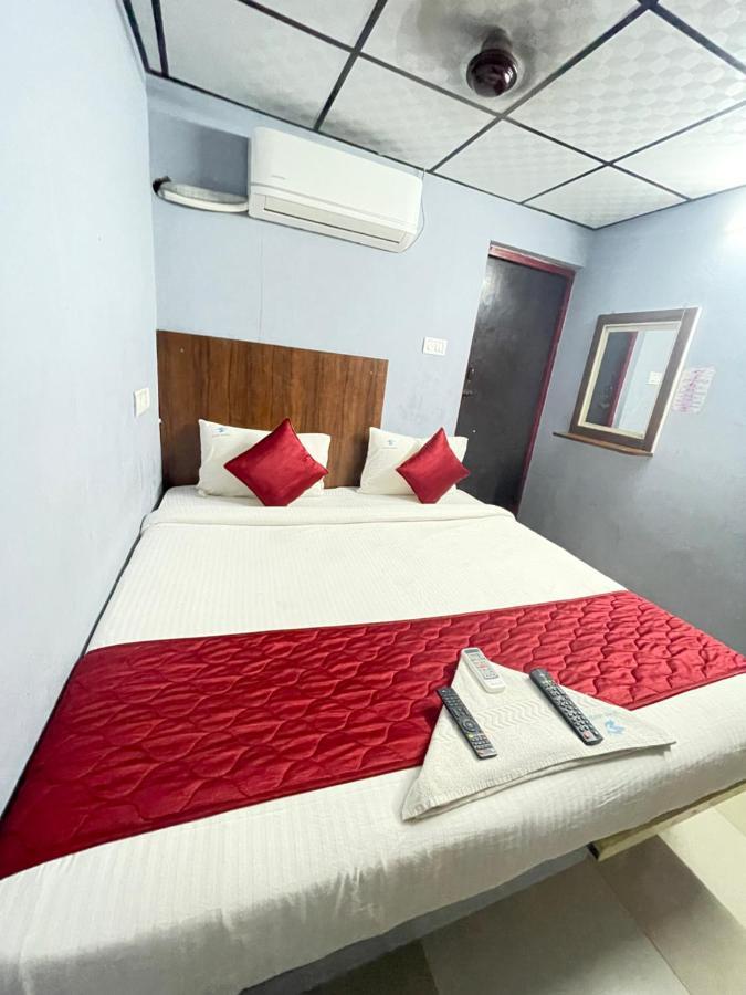 Skyry Hotel Iyyapanthangal Ченай Екстериор снимка
